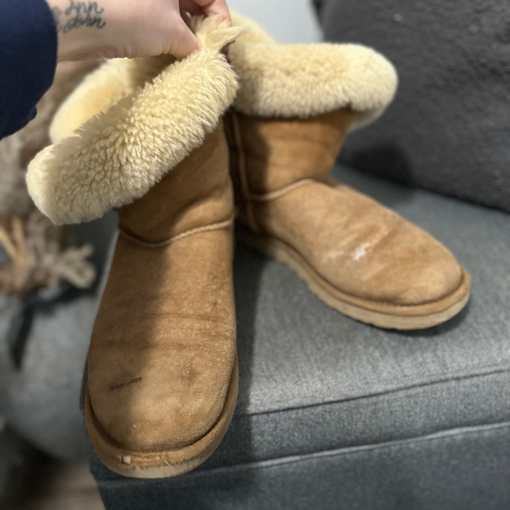 Uggs - Picture 2 of 7